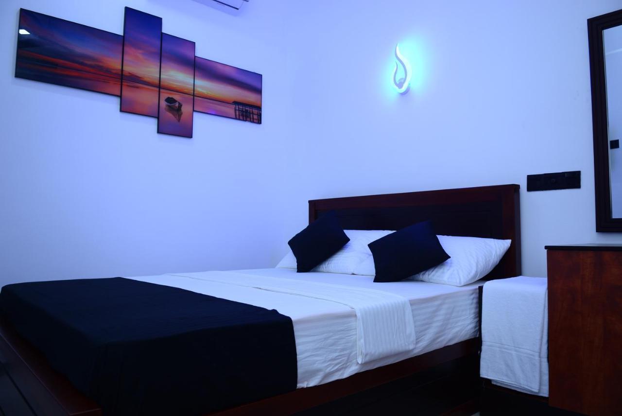 Liyonaa Beach Hotel 트링코말리 외부 사진