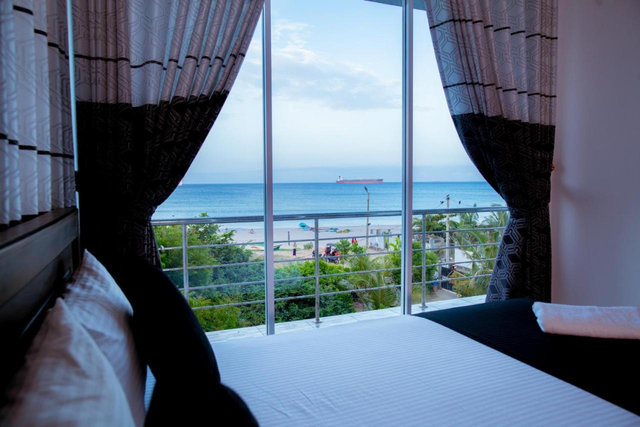 Liyonaa Beach Hotel 트링코말리 외부 사진