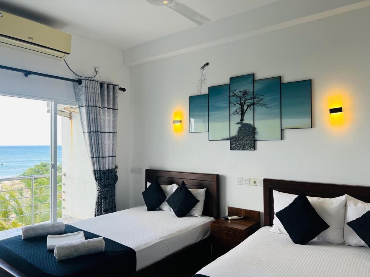 Liyonaa Beach Hotel 트링코말리 외부 사진
