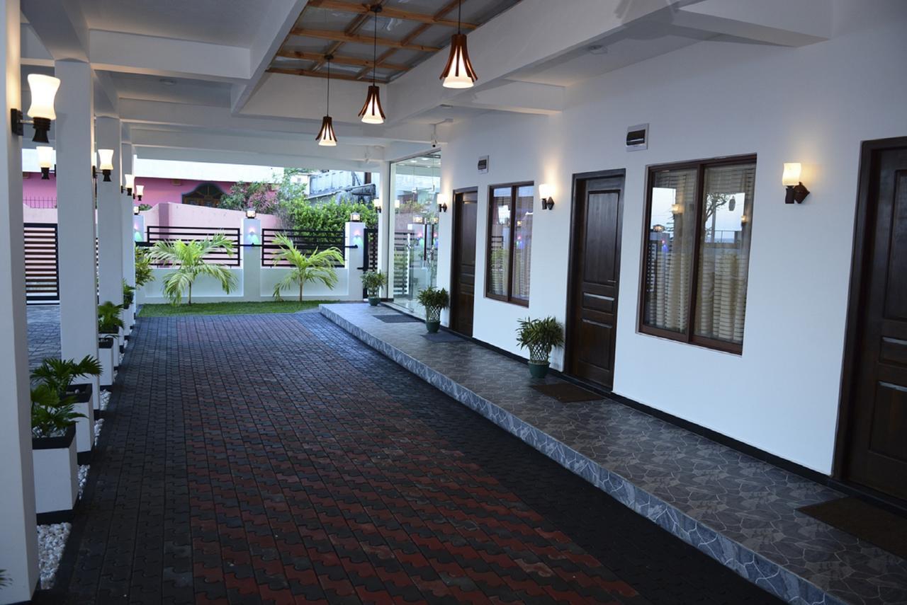 Liyonaa Beach Hotel 트링코말리 외부 사진