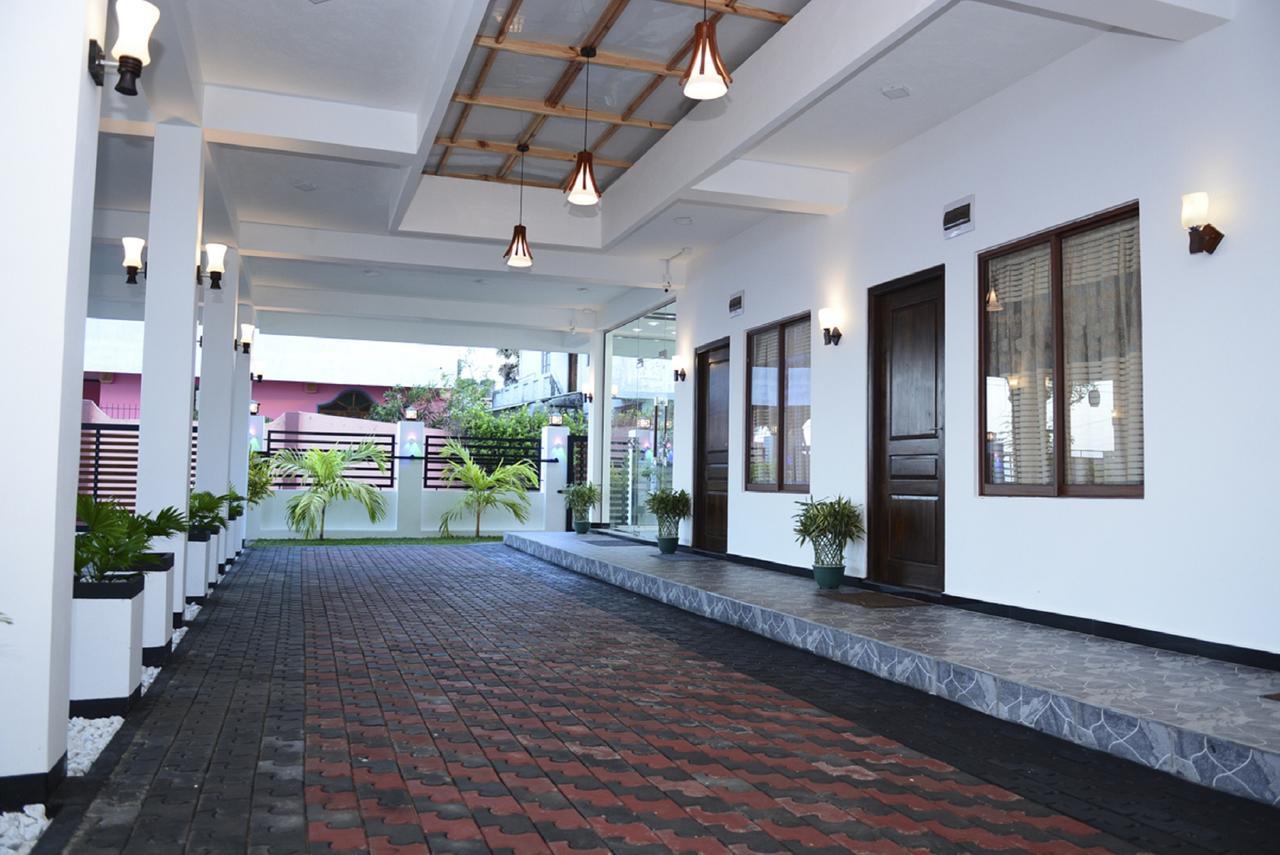 Liyonaa Beach Hotel 트링코말리 외부 사진