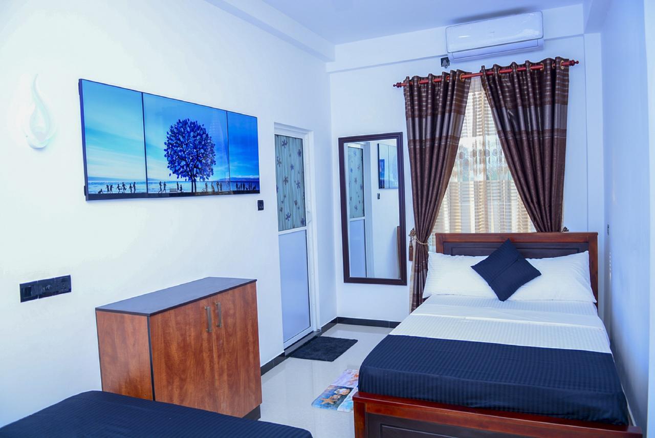 Liyonaa Beach Hotel 트링코말리 외부 사진