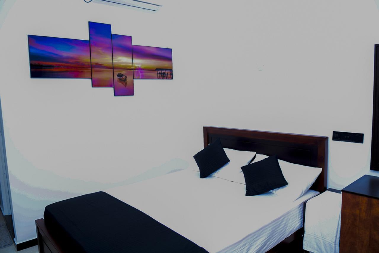 Liyonaa Beach Hotel 트링코말리 외부 사진