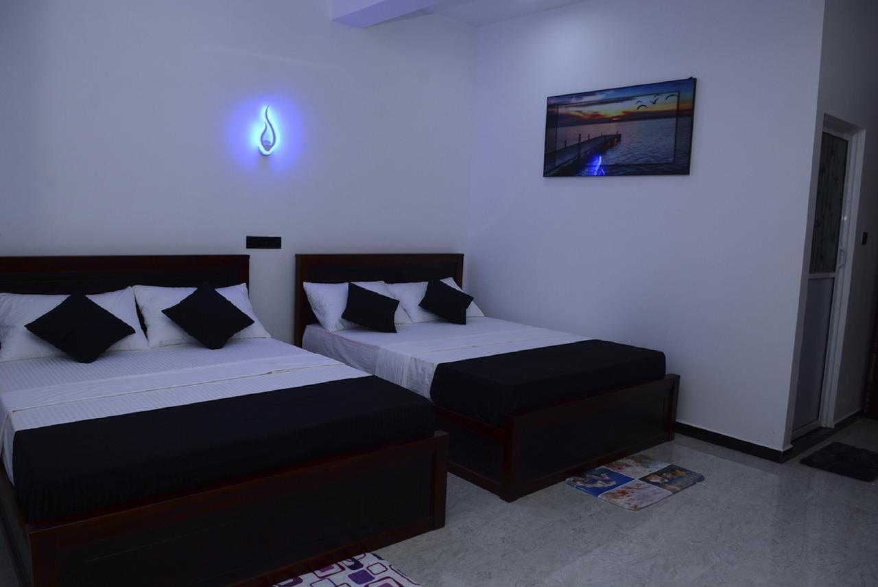 Liyonaa Beach Hotel 트링코말리 외부 사진