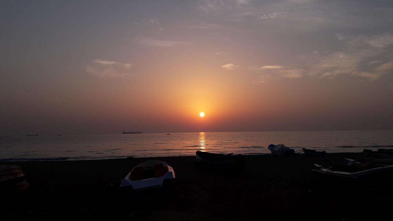 Liyonaa Beach Hotel 트링코말리 외부 사진